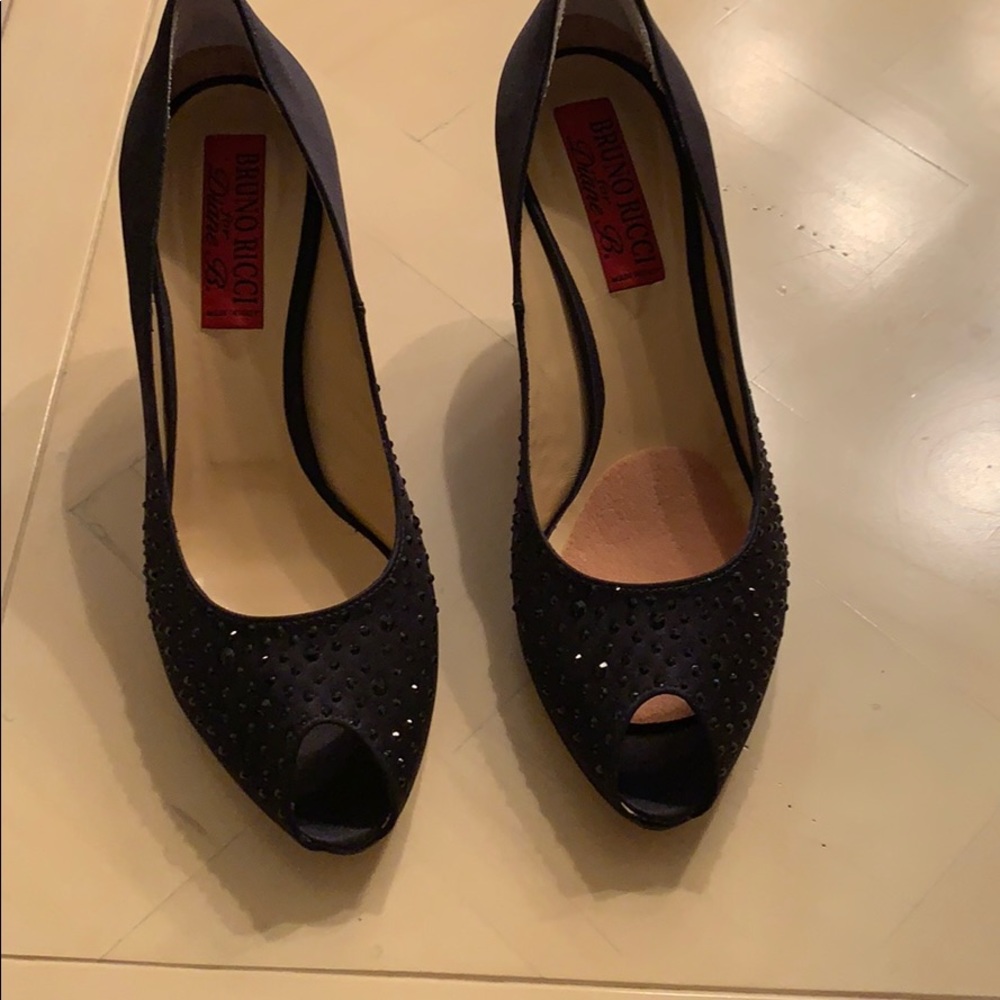 Dress shoes